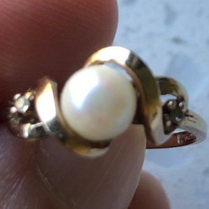 Vintage 10K gold pearl diamond ring
